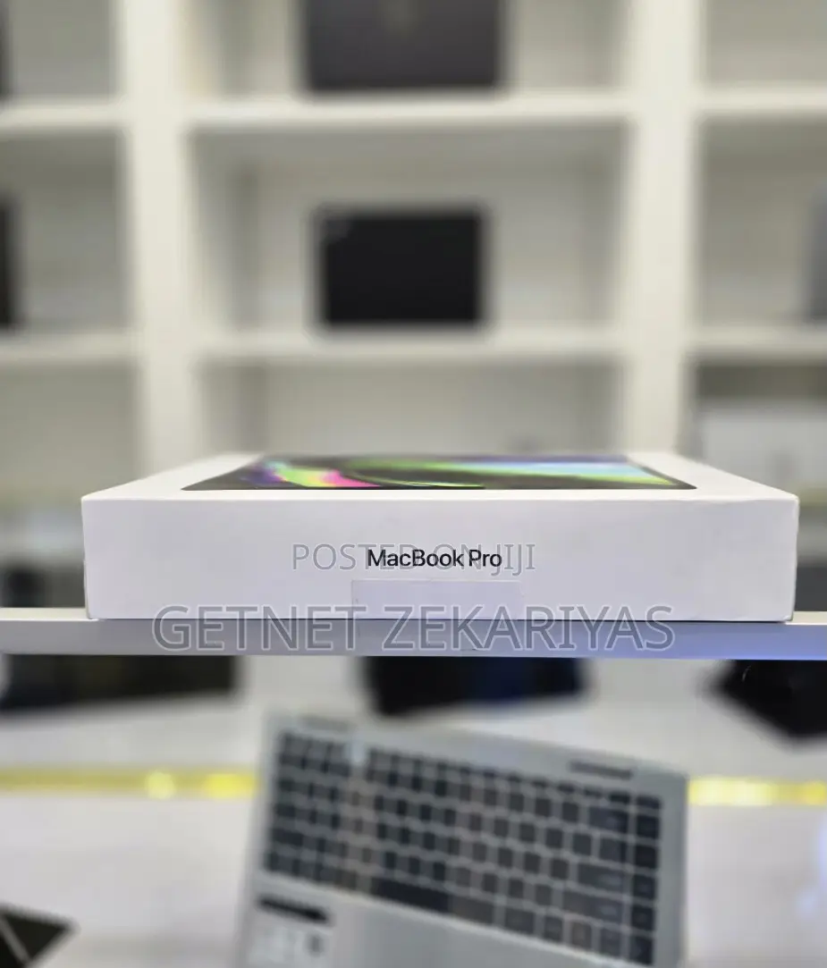 New Laptop Apple MacBook Pro 2022 M2 8GB Apple M2 SSD 512GB