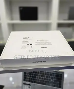 New Laptop Apple MacBook Pro 2022 M2 8GB Apple M2 SSD 512GB