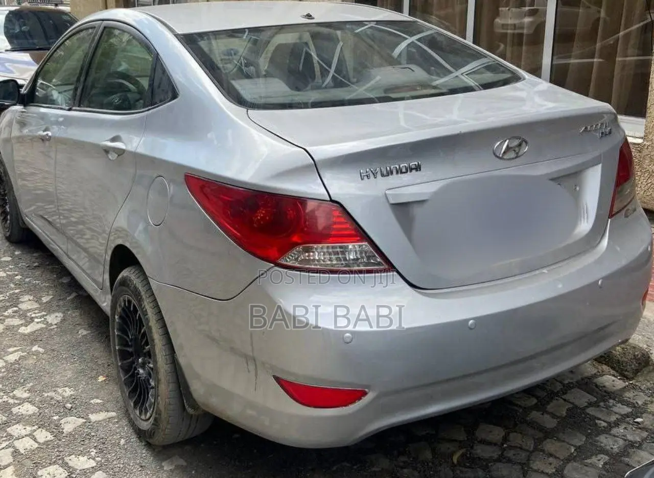 Hyundai Accent 2013 Silver