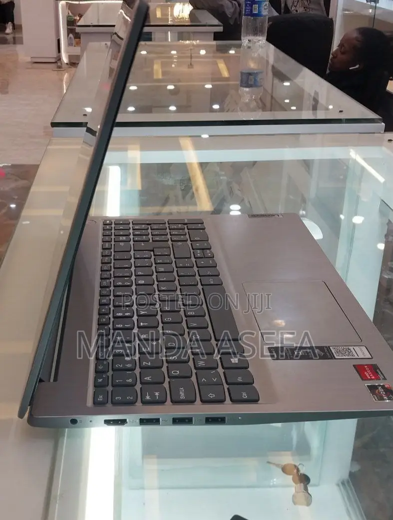 New Laptop Lenovo 12GB AMD Ryzen 3 SSD 256GB