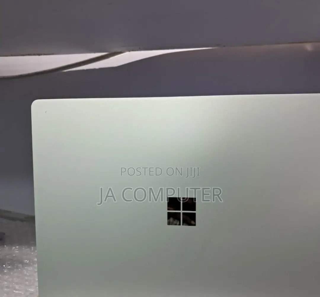 New Laptop Microsoft Surface Laptop 2 16GB Intel Core I7 SSD 512GB