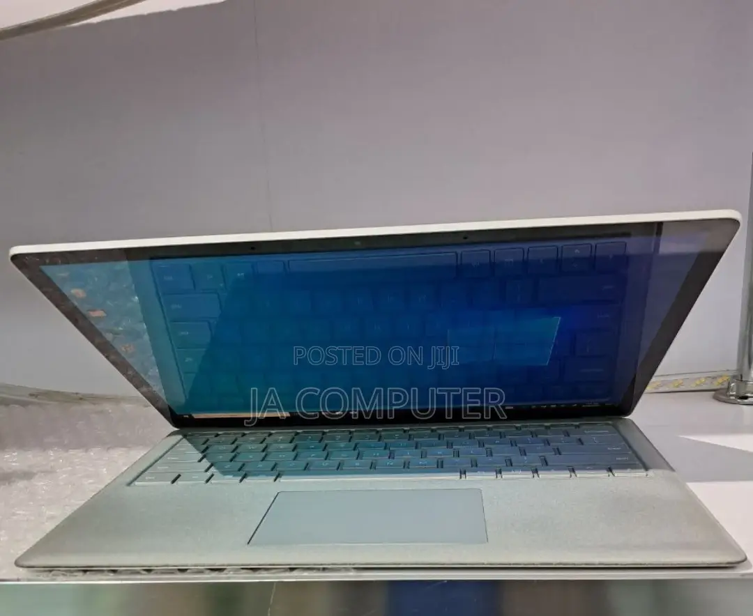 New Laptop Microsoft Surface Laptop 2 16GB Intel Core I7 SSD 512GB