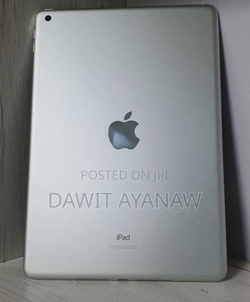 New Apple iPad 9.7 64 GB Silver