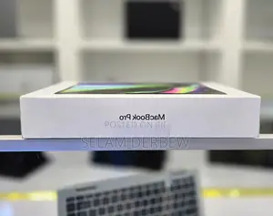 New Laptop Apple MacBook Pro 2022 M2 8GB Apple M2 SSD 512GB