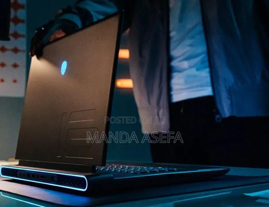 New Laptop Alienware M17x R2 16GB Intel Core I7 SSD 1T