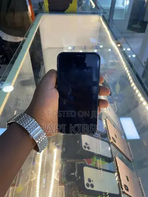 Photo - Apple iPhone 11 64 GB Black