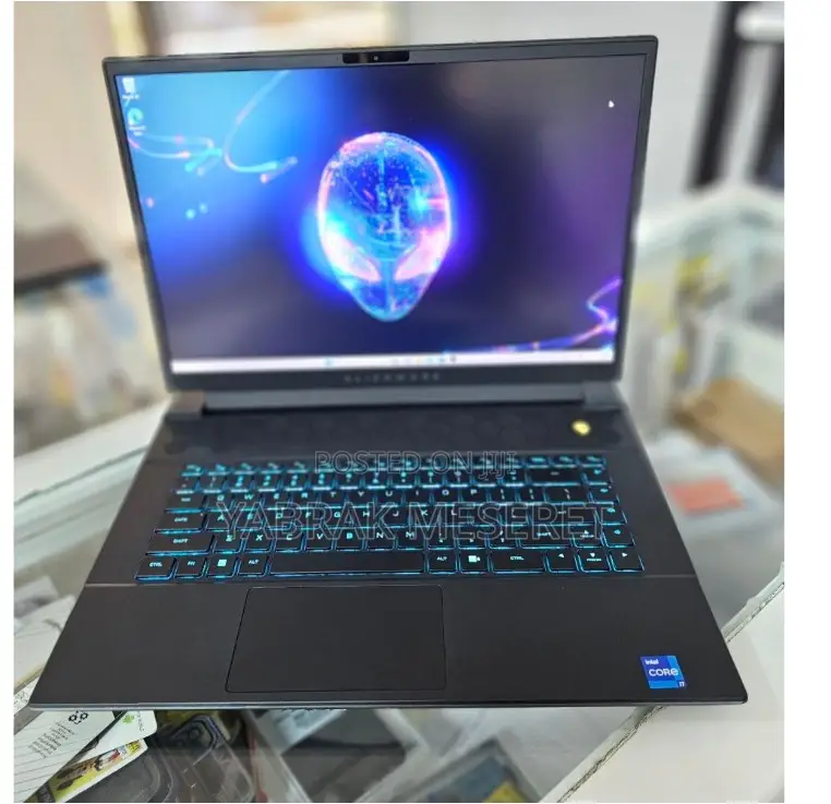 New Laptop Alienware M17x R2 16GB Intel Core I7 SSD 1T