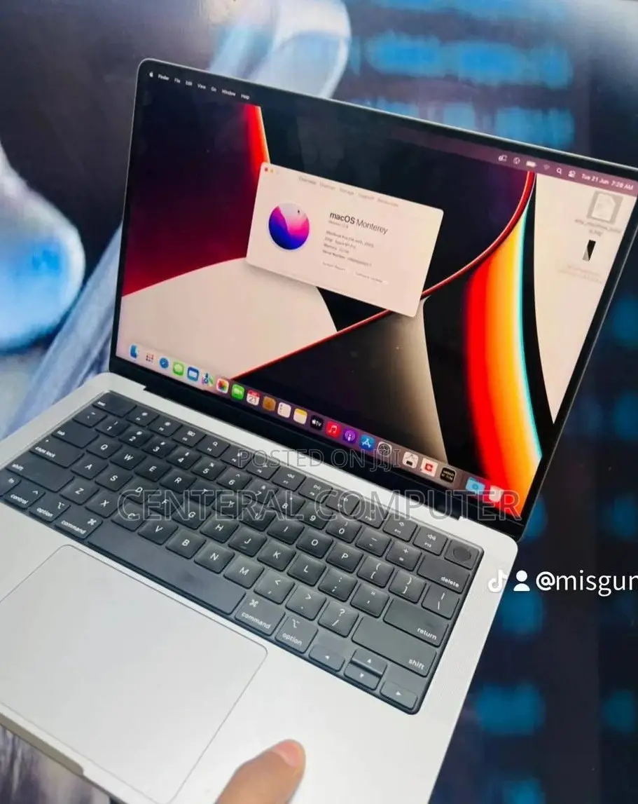New Laptop Apple MacBook Pro 2019 16GB Intel Core i7 SSD 512GB