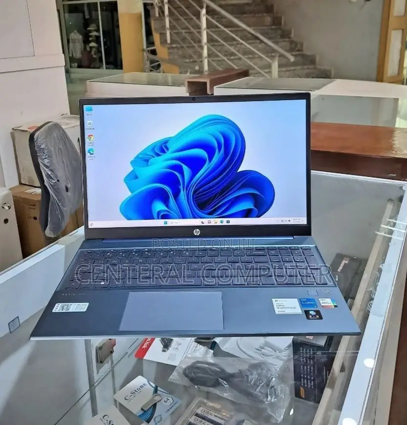 New Laptop HP 15-F272wm 16GB Intel Core I5 SSD 512GB