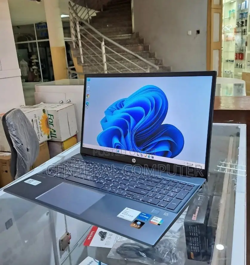 New Laptop HP 15-F272wm 16GB Intel Core I5 SSD 512GB