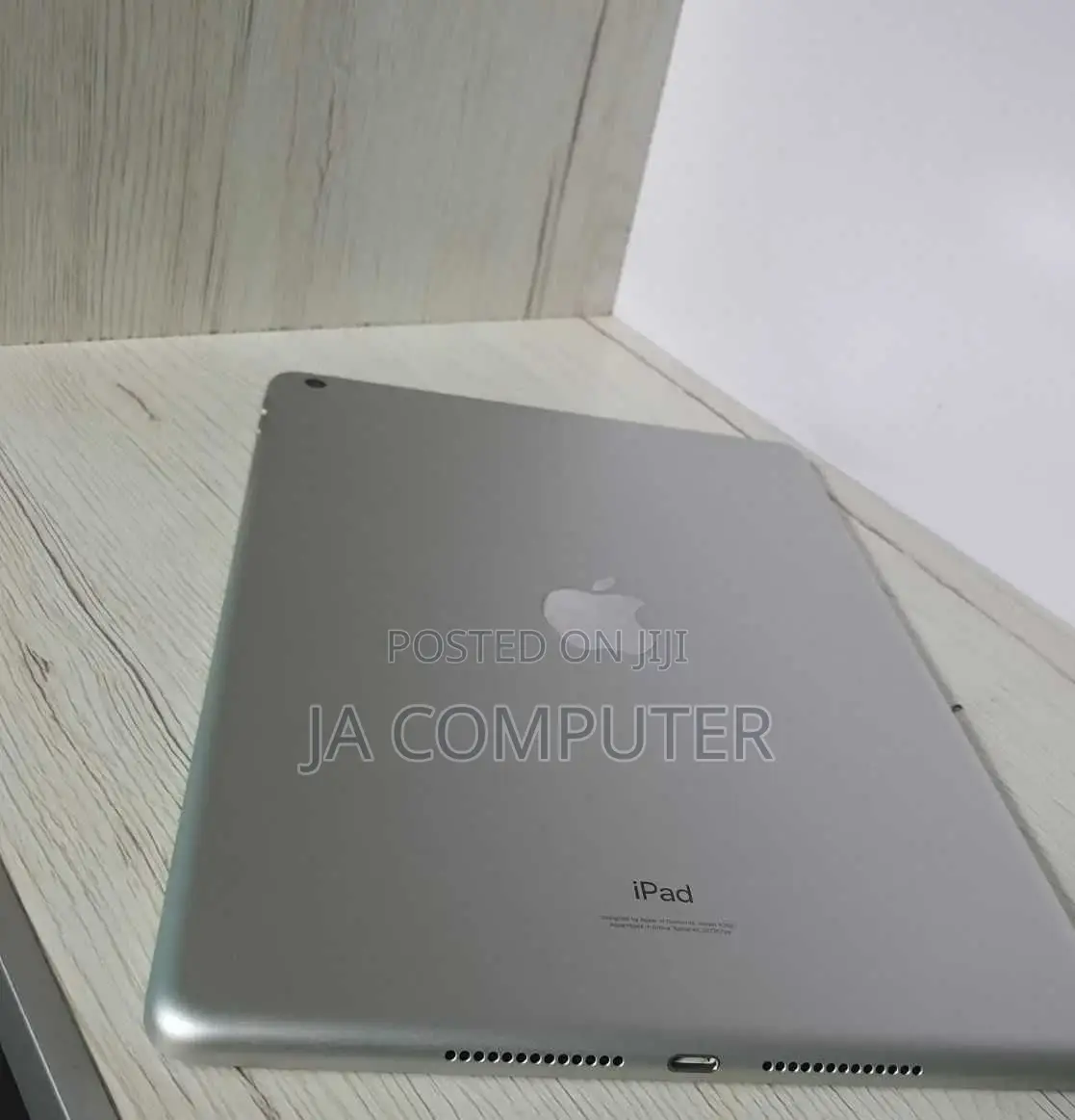 New Apple iPad 9.7 64 GB Silver