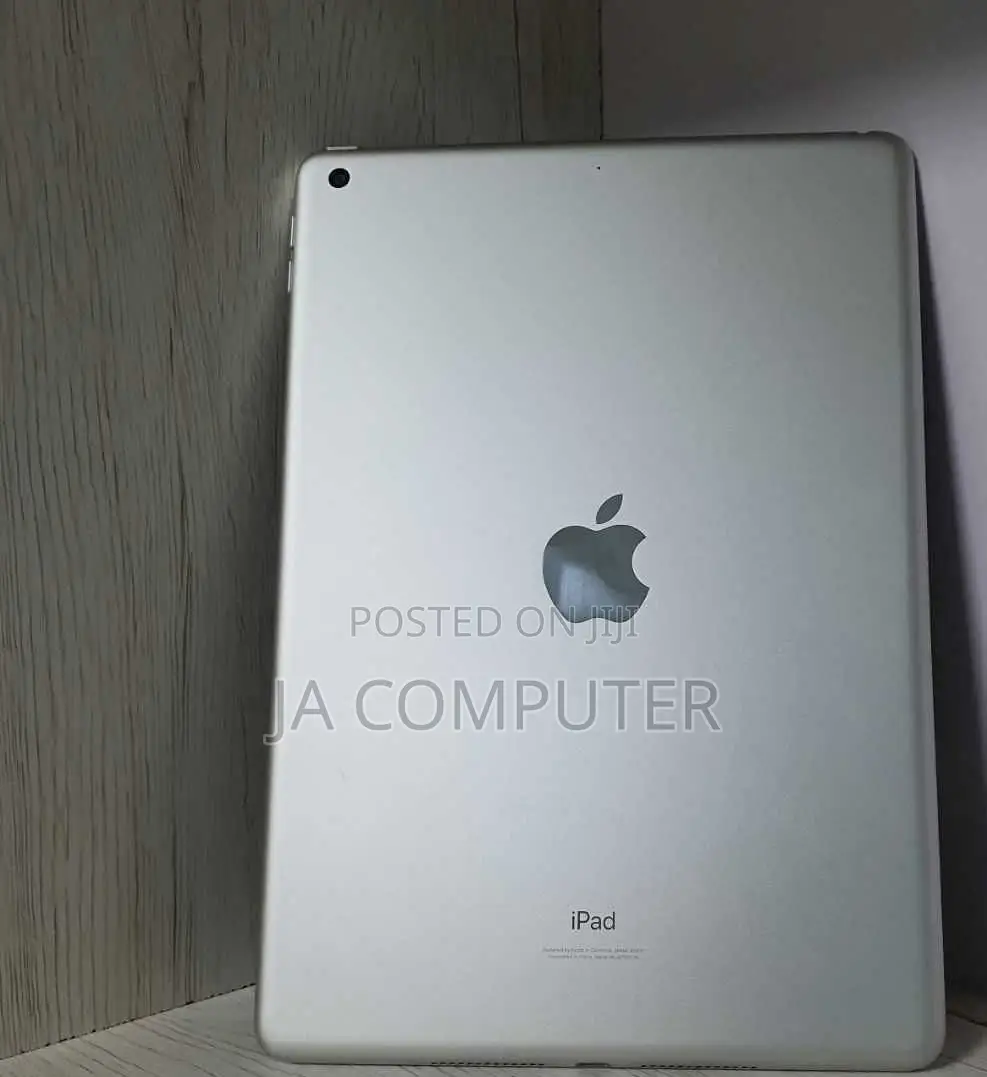 New Apple iPad 9.7 64 GB Silver