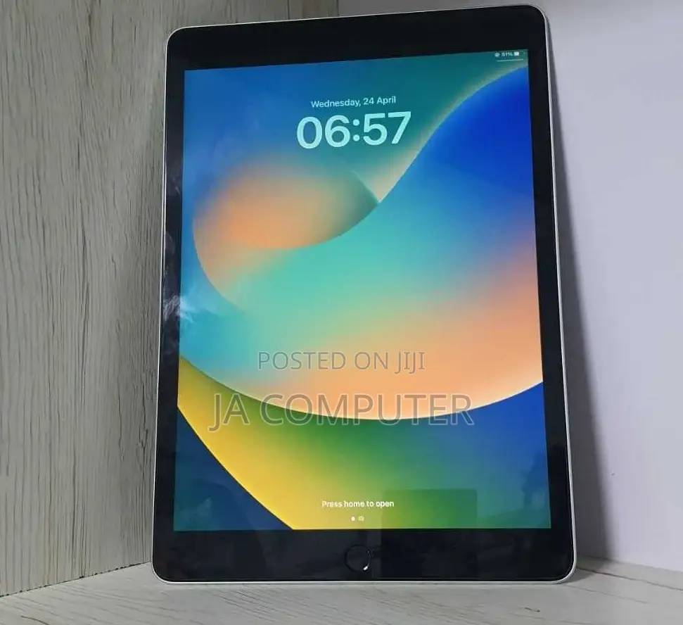 New Apple iPad 9.7 64 GB Silver