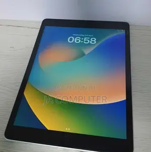 New Apple iPad 9.7 64 GB Silver