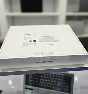 New Laptop Apple MacBook Pro 2022 M2 8GB Intel Core i7 SSD 512GB