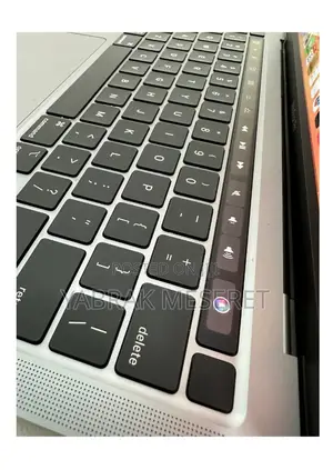 New Laptop Apple MacBook Pro 2020 M1 8GB Apple M1 Pro SSD 256GB