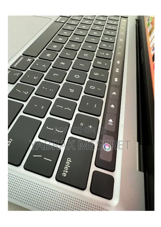 New Laptop Apple MacBook Pro 2020 M1 8GB Apple M1 Pro SSD 256GB