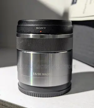 Photo - Sony E 30mm F/3.5 Macro Lens
