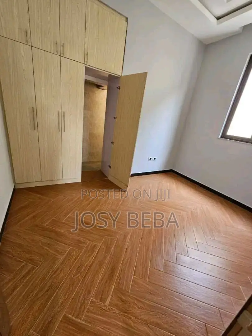 8bdrm House in Bole for rent