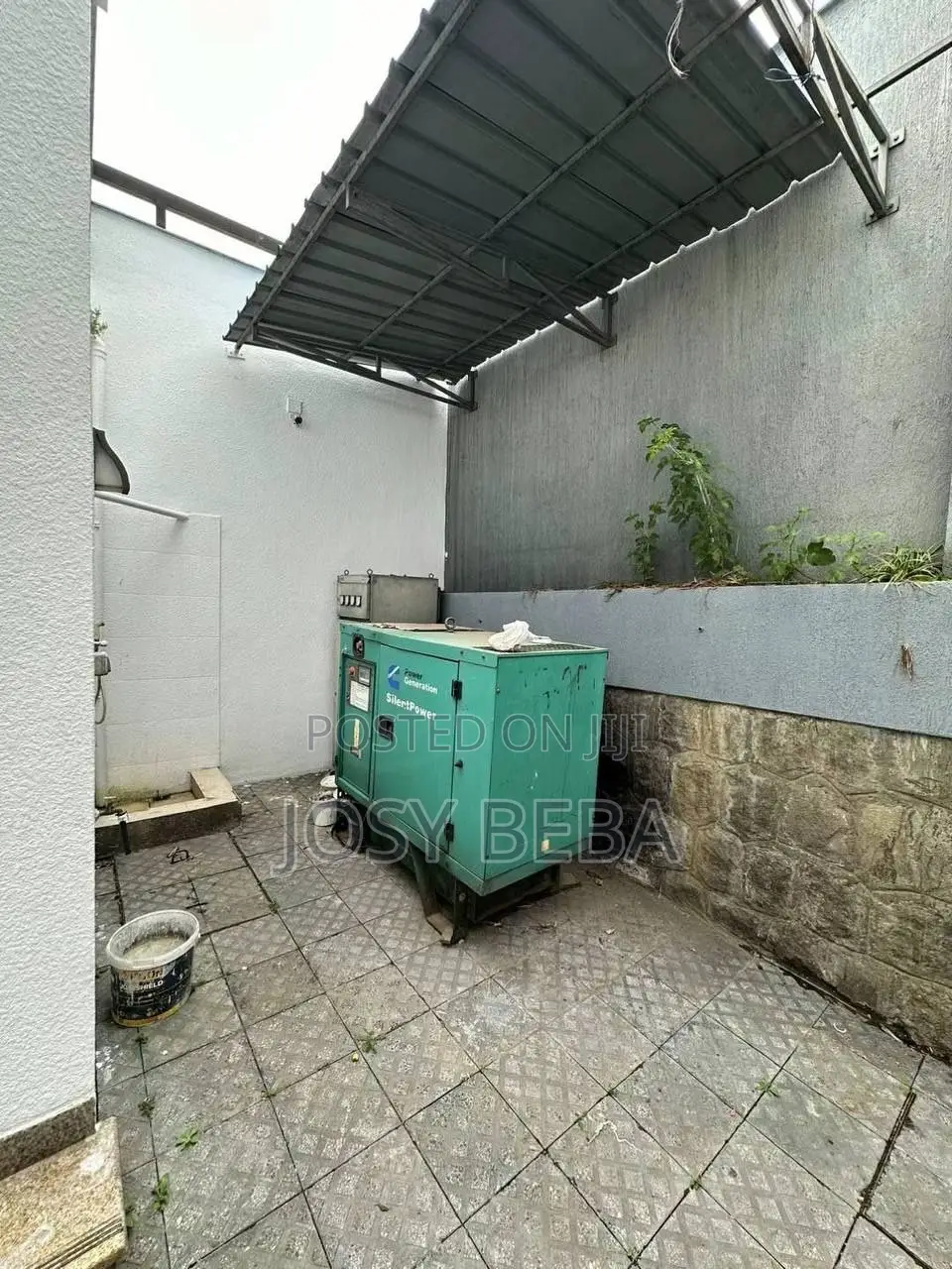 8bdrm House in Bole for rent