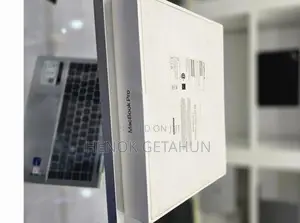 New Laptop Apple MacBook Pro 2021 M1 8GB Apple M2 SSD 512GB