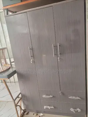 Photo - የልብስ ቁምሳጥን