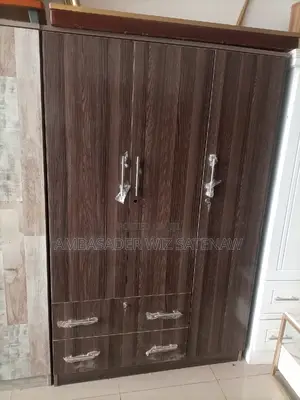 Photo - የልብስ ቁምሳጥን