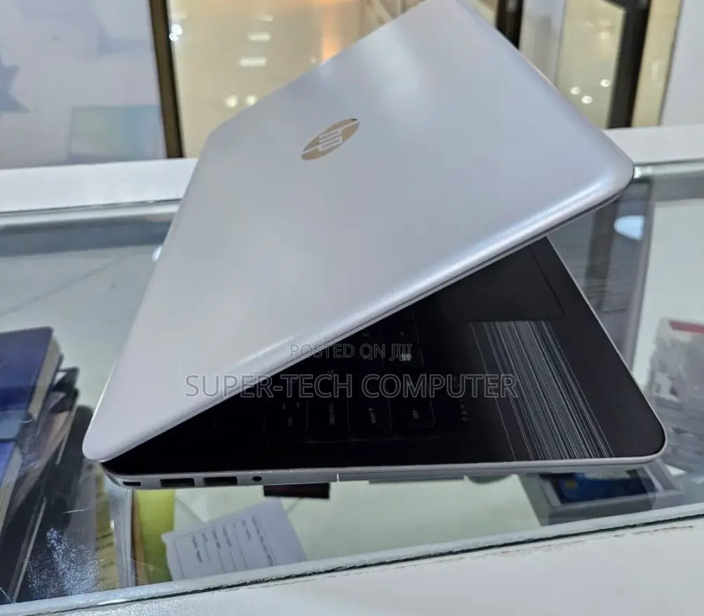 New Laptop HP Pavilion 13 8GB Intel Core I5 HDD 1T