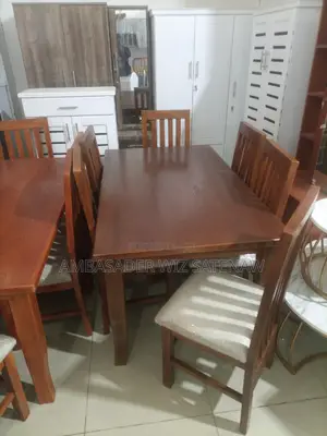 የመመገቢያ ጠረጴዛ