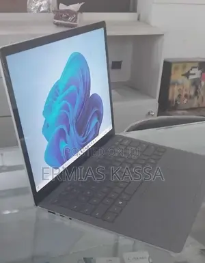 New Laptop Microsoft Surface Pro 16GB Intel Core i7 SSD 256GB