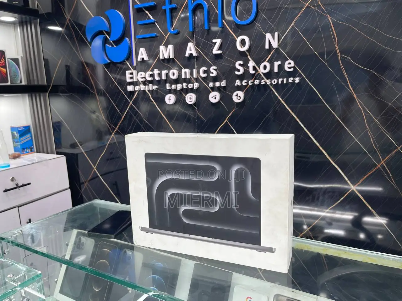 New Apple MacBook Pro 2023 M3 Pro 14-Inch 8GB Apple M3 SSD 512GB