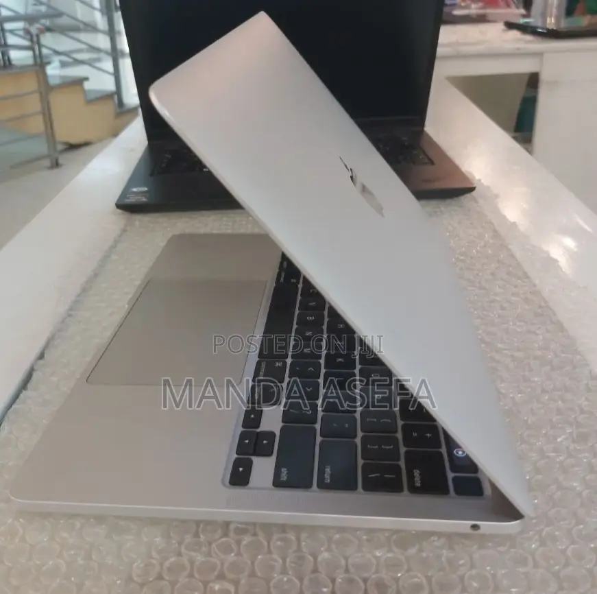 New Laptop Apple MacBook Pro 2020 8GB Intel Core I5 SSD 256GB