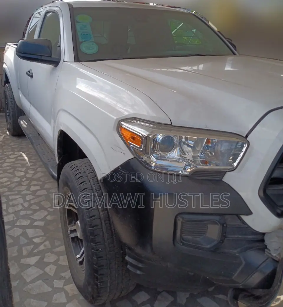 Toyota Tacoma 2019 White