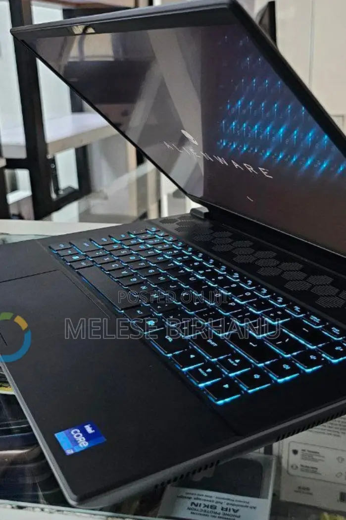 New Laptop Alienware M17x R2 16GB Intel Core I7 SSD 1T