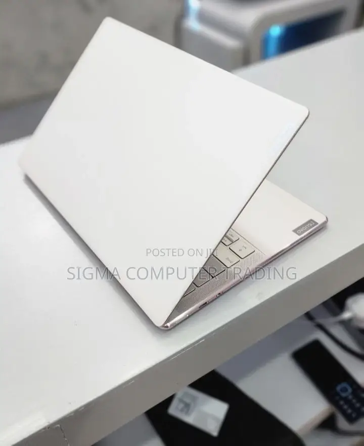 New Laptop Lenovo IdeaPad Yoga 13 16GB Intel Core I7 SSD 1T