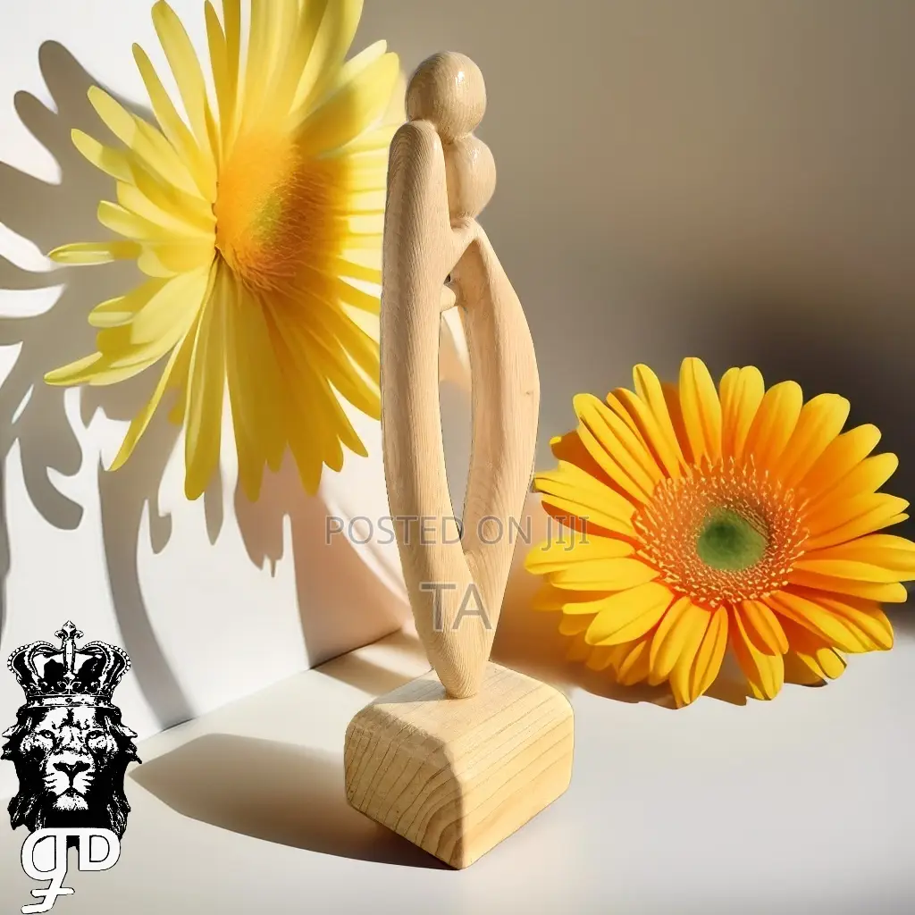 Home Decor Wooden Handicraft Couple Sclupture