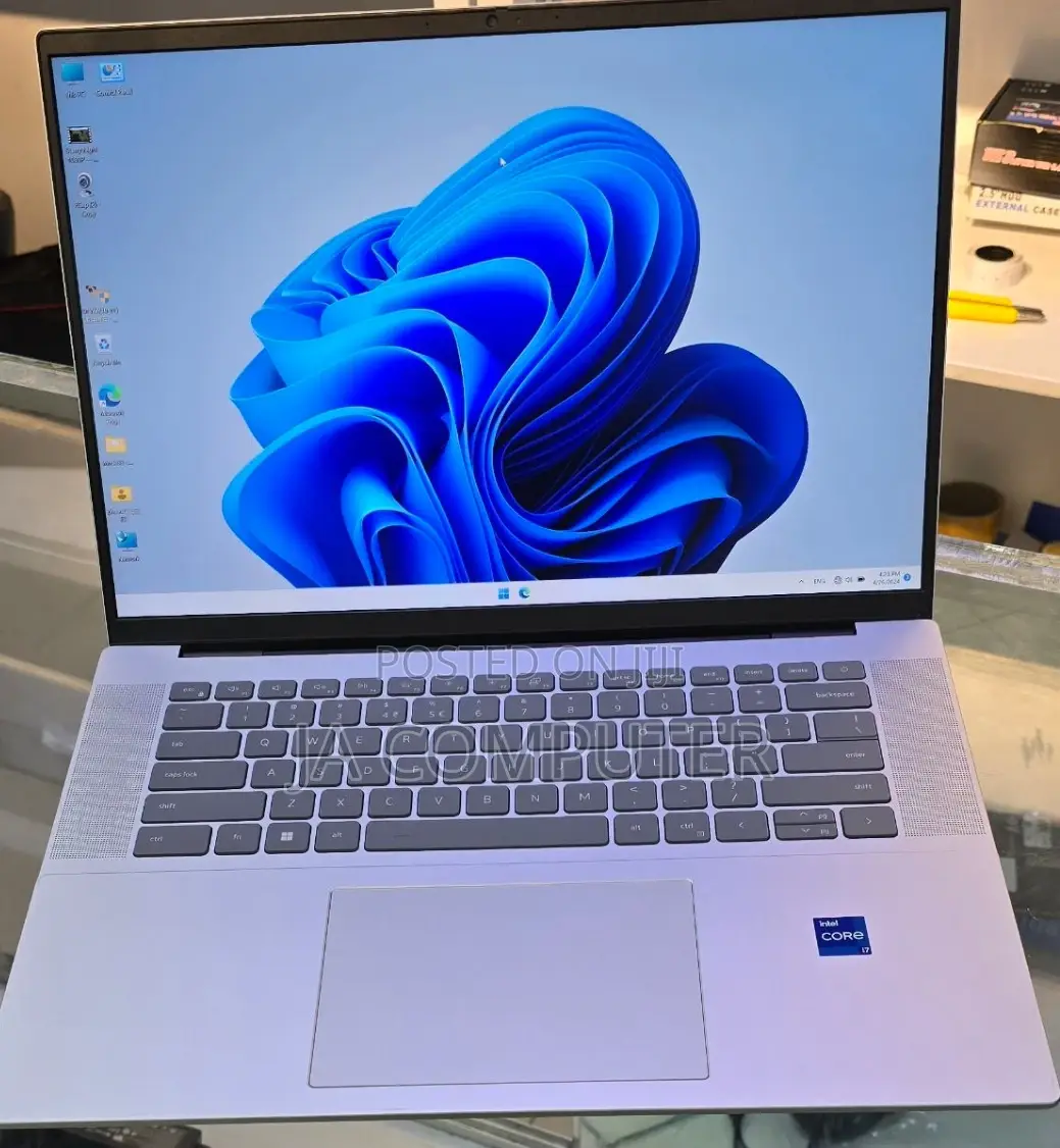 New Laptop Dell Inspiron 16 7630 16GB Intel Core I7 SSD 512GB