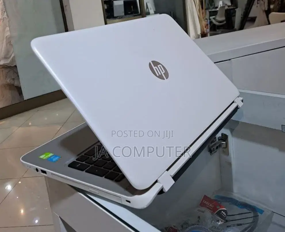 New Laptop HP Pavilion 15 8GB Intel Core I5 HDD 1T