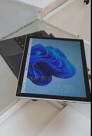 New Laptop Microsoft Surface 8GB Intel Core I5 SSD 128GB