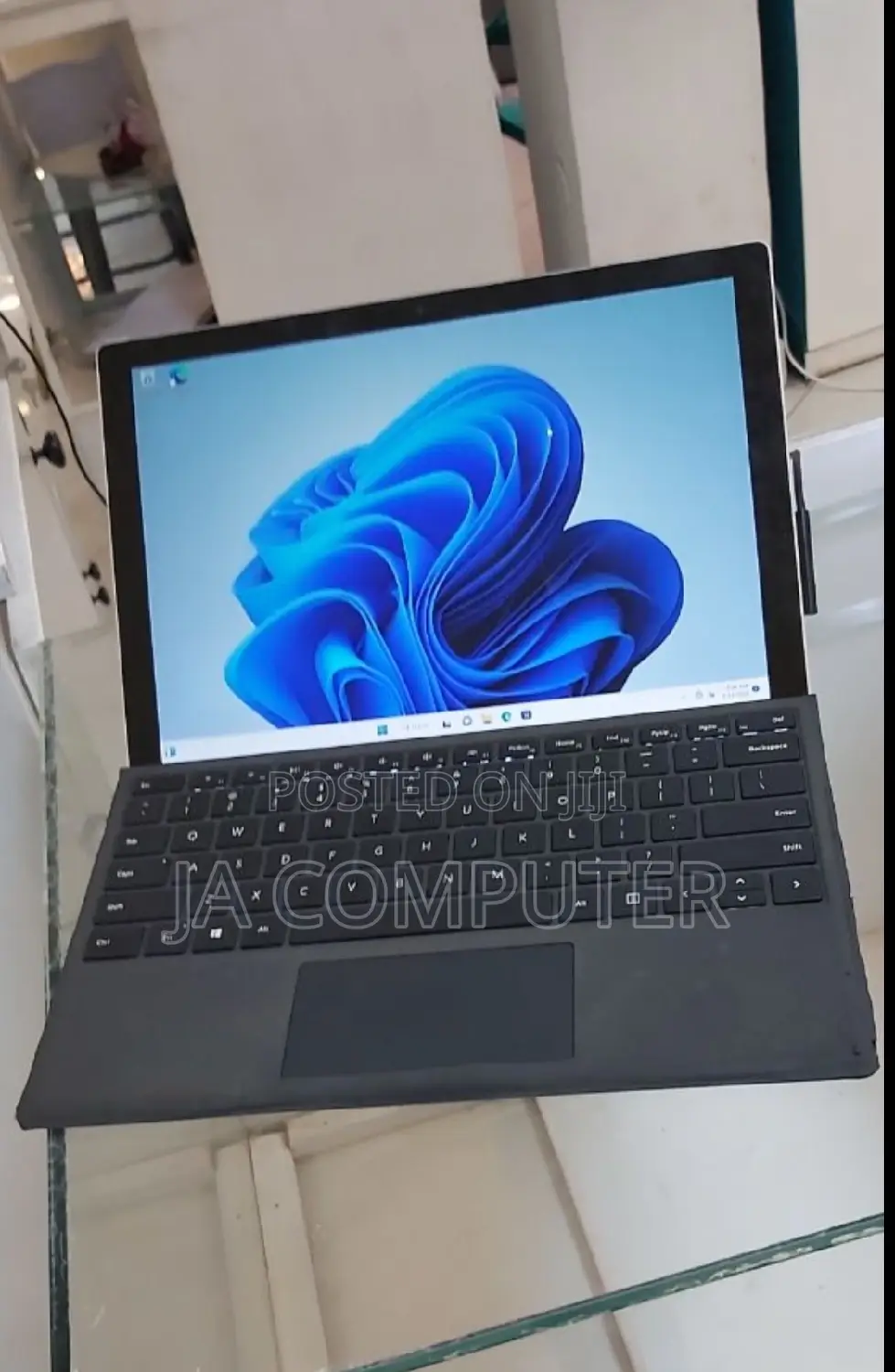 New Laptop Microsoft Surface 8GB Intel Core I5 SSD 128GB