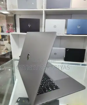 New Laptop Apple MacBook Pro 2019 16GB Intel Core I7 SSD 512GB