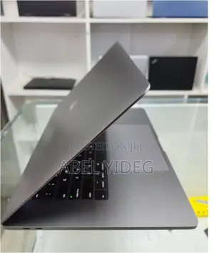 New Laptop Apple MacBook Pro 2019 16GB Intel Core I7 SSD 512GB