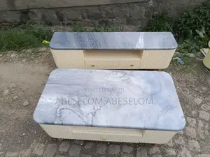 በ ኢፖክሲ የተሰሩ ቲቪ እስታንድ እና ጠረጴዛ