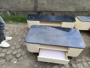 Photo - በ ኢፖክሲ የተሰሩ ጠረጴዛ እና ቲቪ እስታንድ