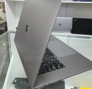 New Laptop Apple MacBook Pro 2019 16GB Intel Core I7 SSD 512GB