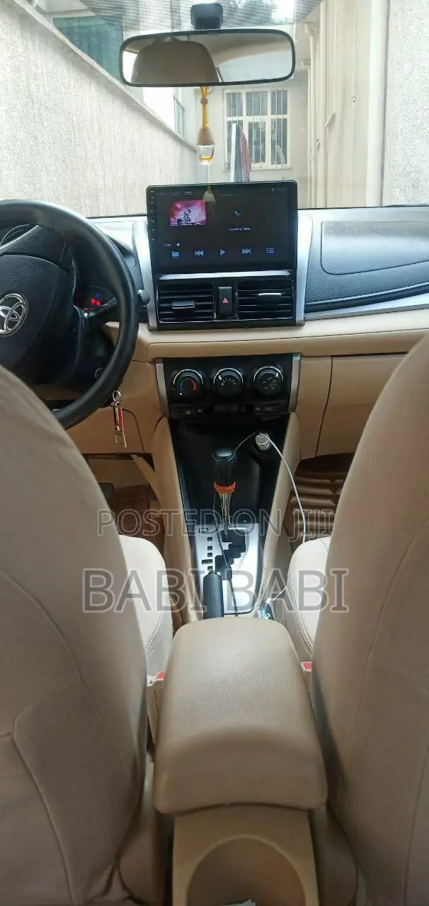 Toyota Yaris 2016 Gray