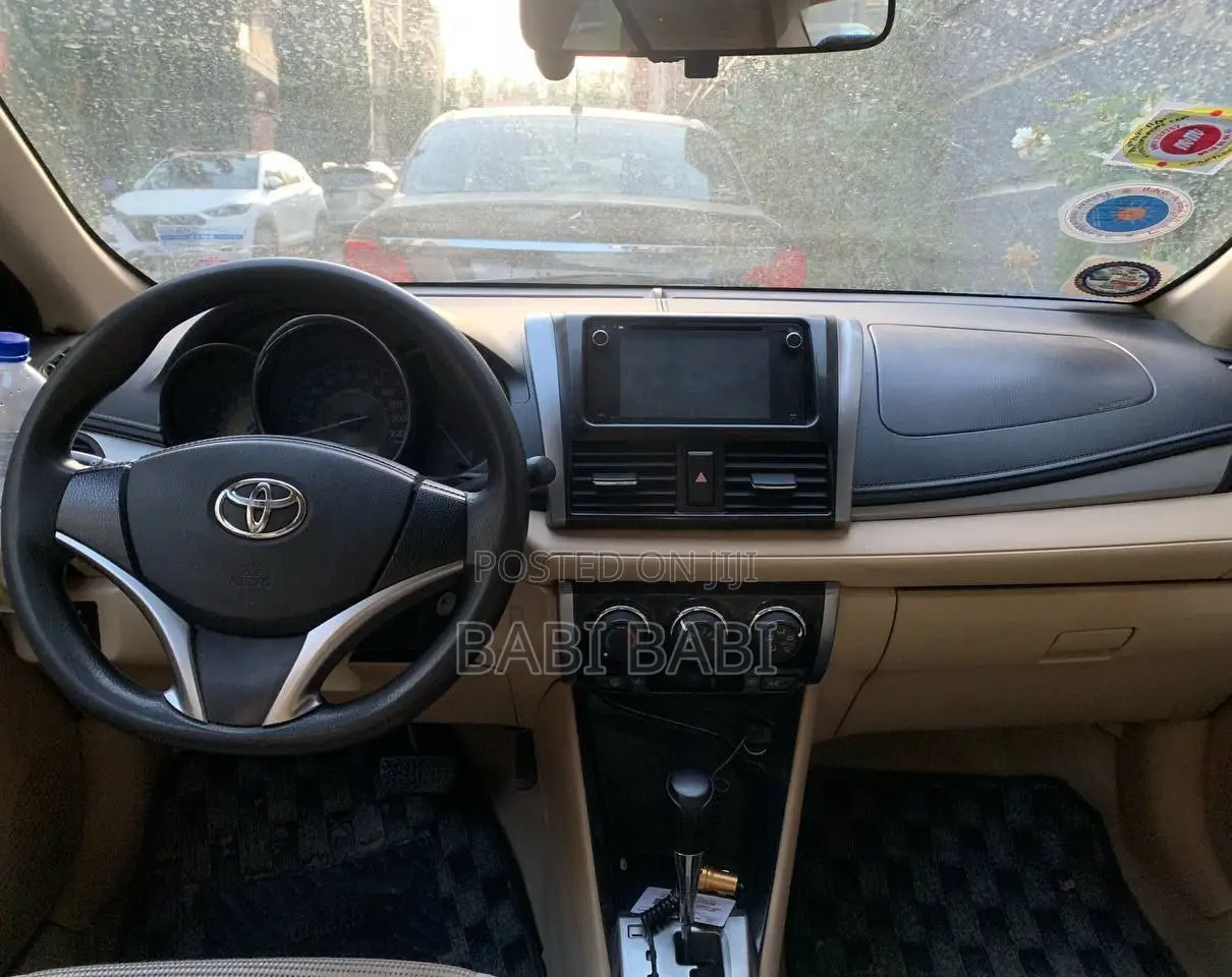 Toyota Yaris 2016 Gray