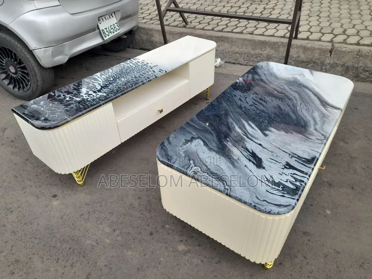 በ ኢፖክሲ የተሰሩ ቲቪ እስታንድ እና ጠረጴዛ