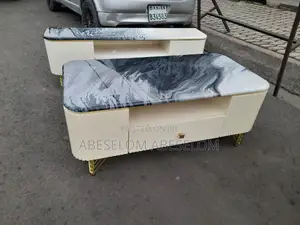 በ ኢፖክሲ የተሰሩ ቲቪ እስታንድ እና ጠረጴዛ