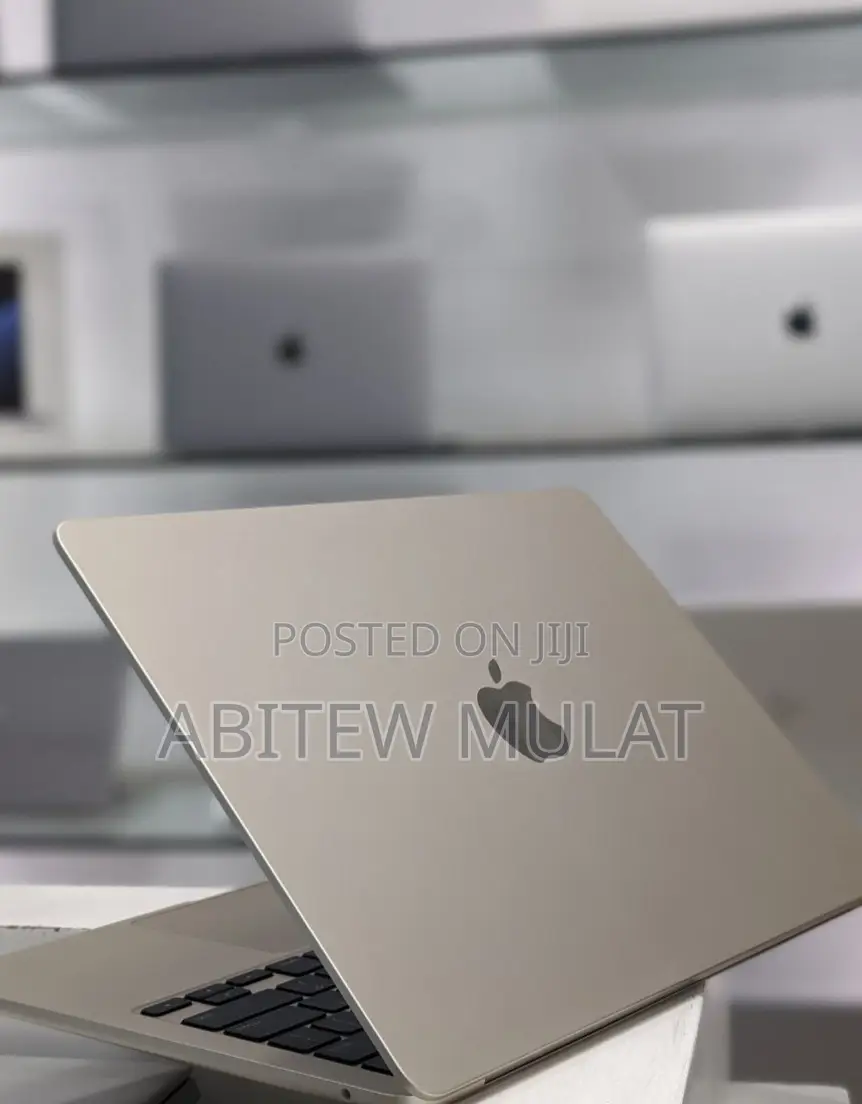 New Laptop Apple MacBook Air 2023 M2 8GB Apple M3 SSD 256GB